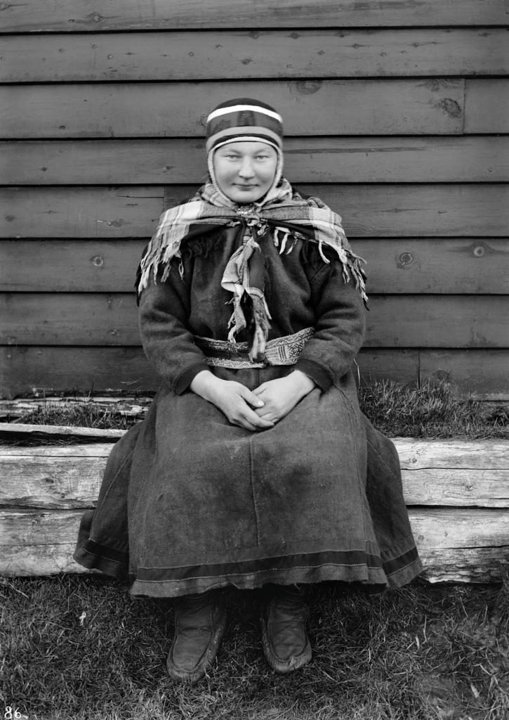 Young Sami woman from Kautokeino Photo by Sophus Tromholt